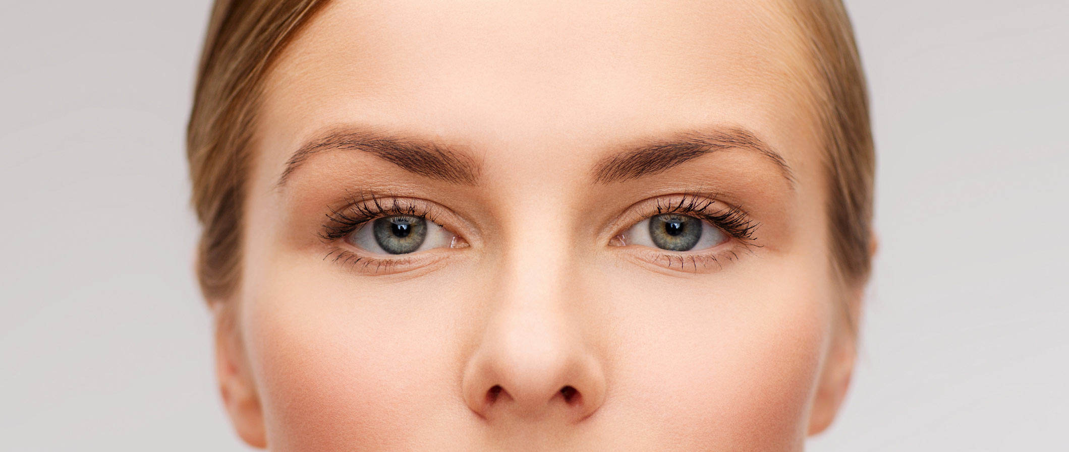 Depilarse las cejas es estrenar mirada