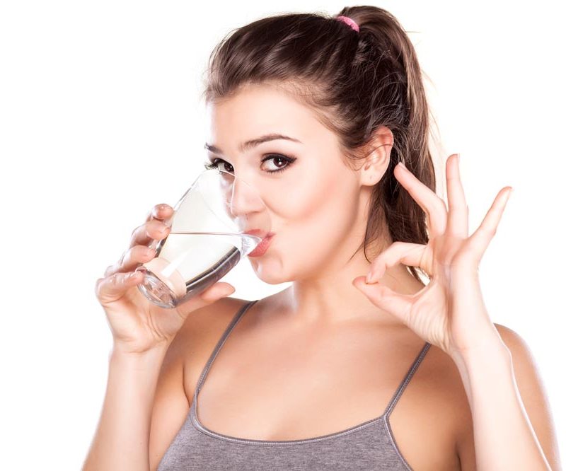 Tomar agua diariamente